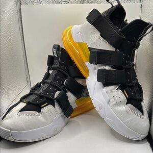 Nike Air Edge 270 White Black Yellow w/COA. AQ8764-001.